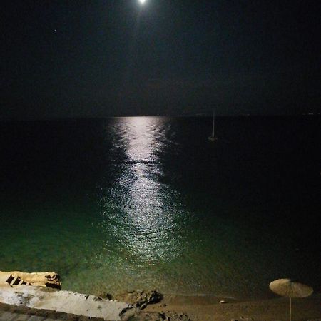 Calypso Beach Hotel Лутра Едипсу Екстериор снимка