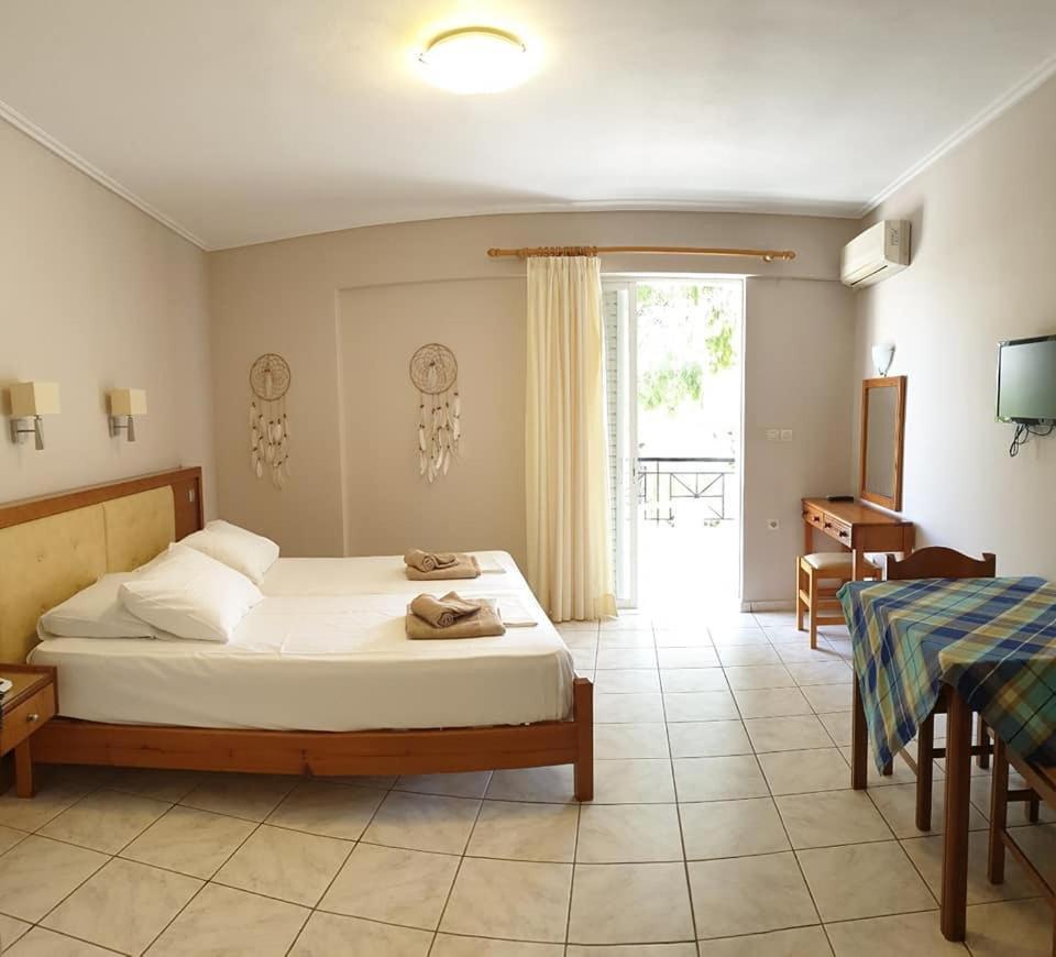 Calypso Beach Hotel Лутра Едипсу Екстериор снимка