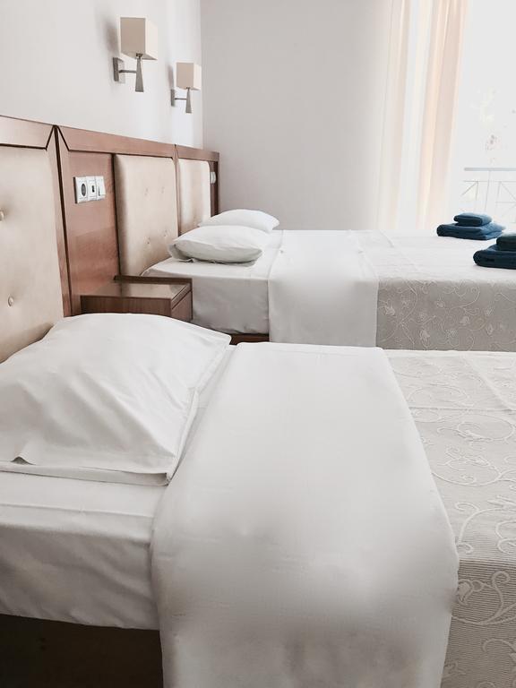Calypso Beach Hotel Лутра Едипсу Екстериор снимка