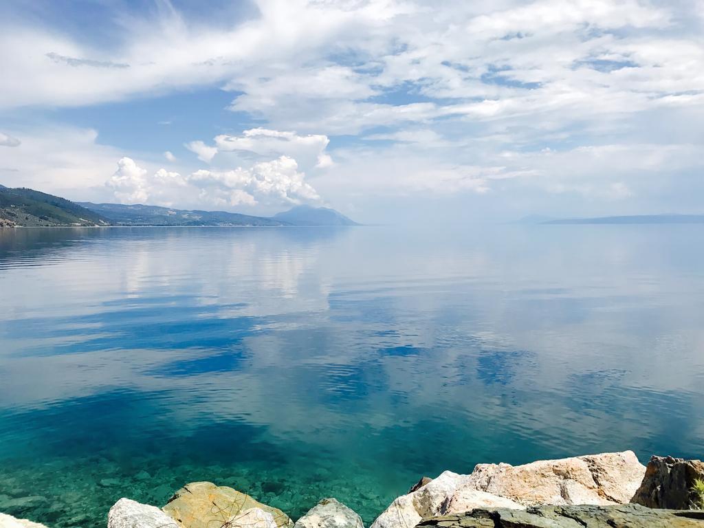 Calypso Beach Hotel Лутра Едипсу Екстериор снимка