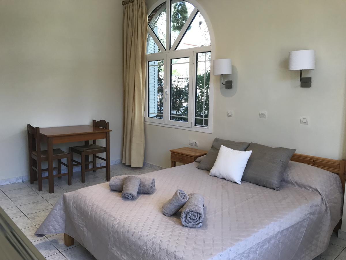 Calypso Beach Hotel Лутра Едипсу Екстериор снимка