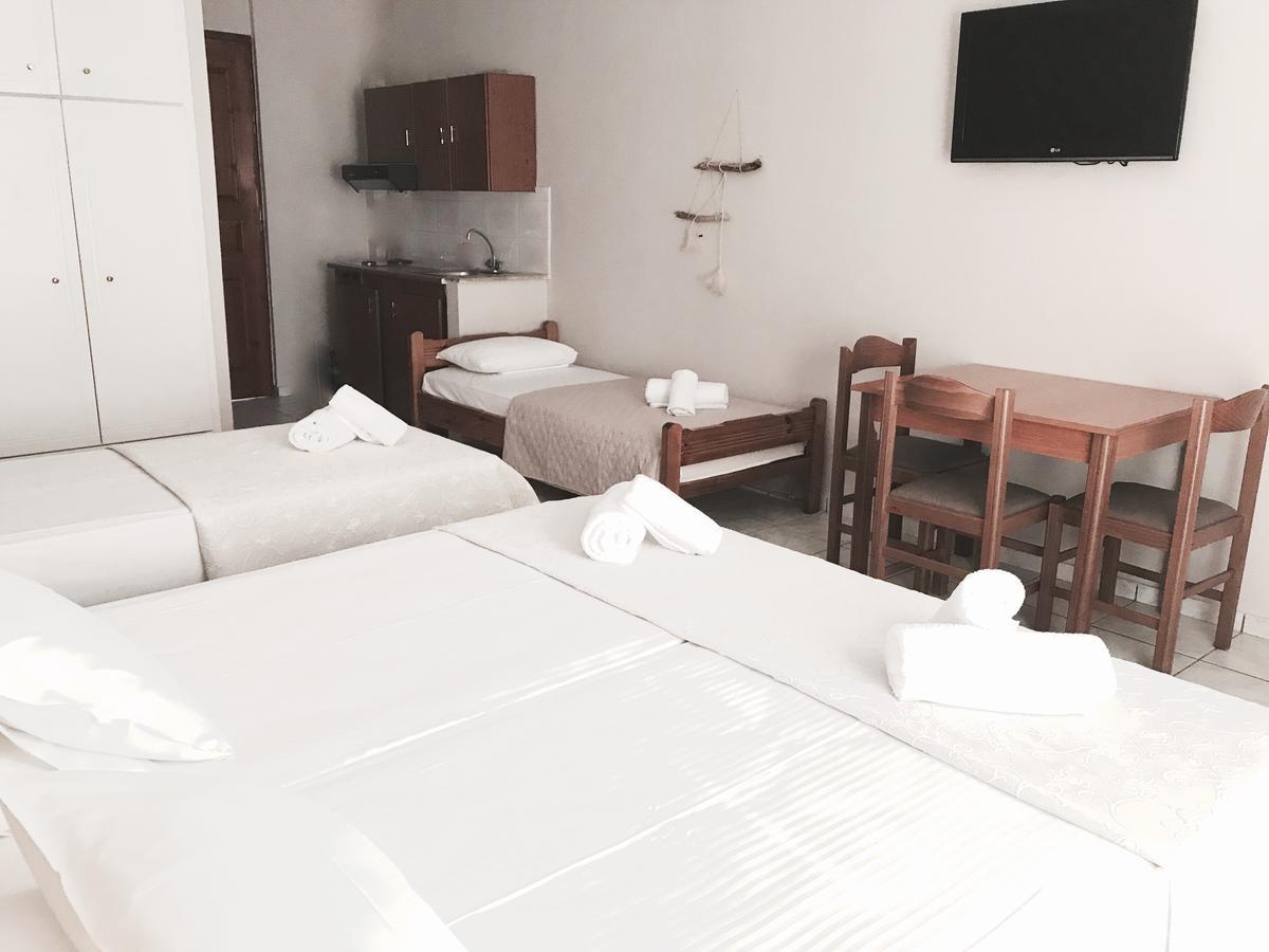 Calypso Beach Hotel Лутра Едипсу Екстериор снимка